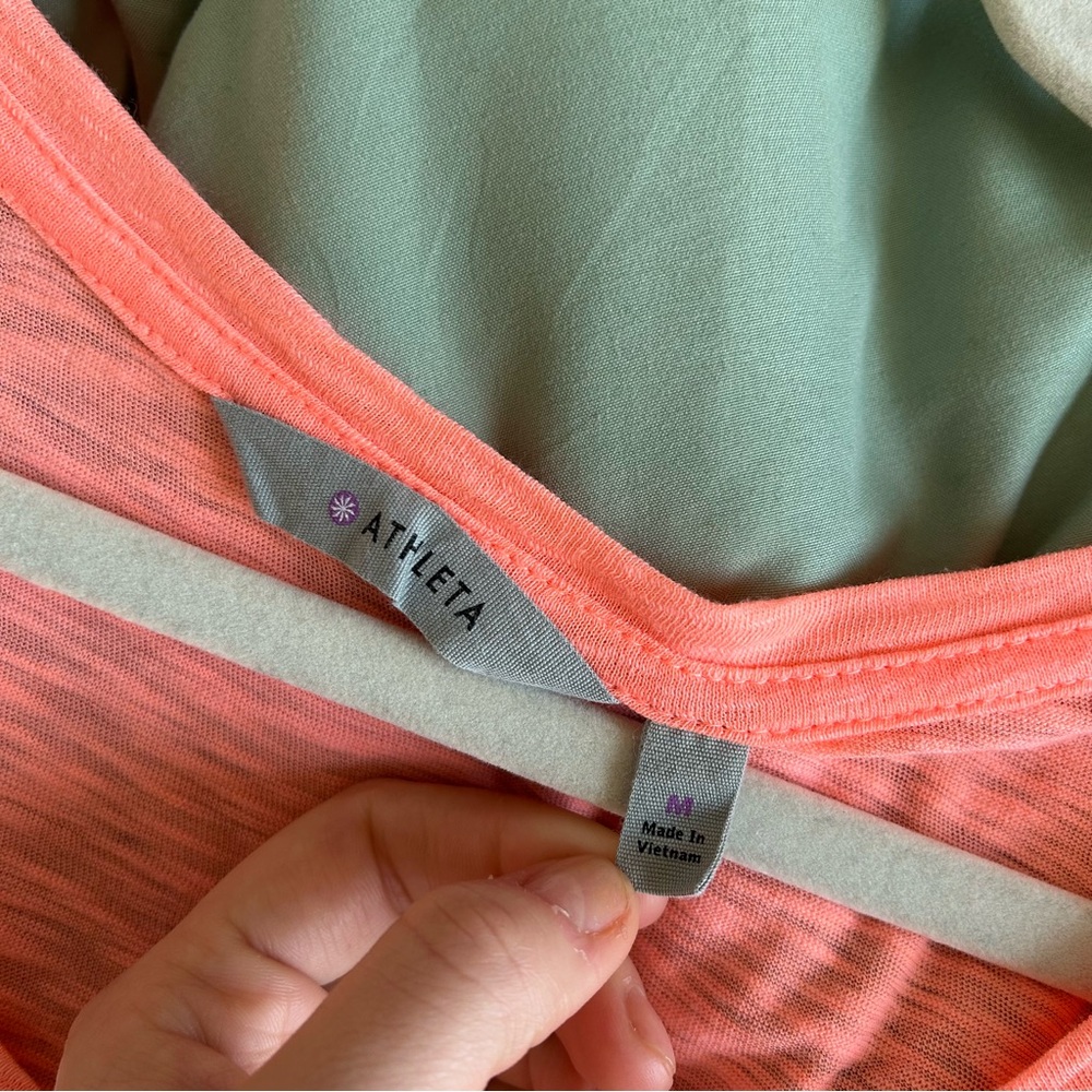 🩷ATHLETA CORAL ORANGE SHORT SLEEVE V NECK SHEER TOP SHIRT SIZE MEDIUM TRENDING - Picture 7 of 8